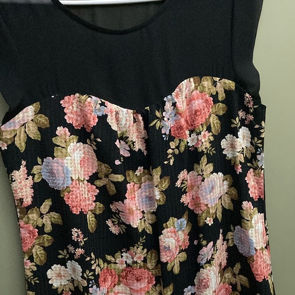 Eve Gravel Pink Midi A-line Dress with Sweetheart Neckline - Picture 2 of 9